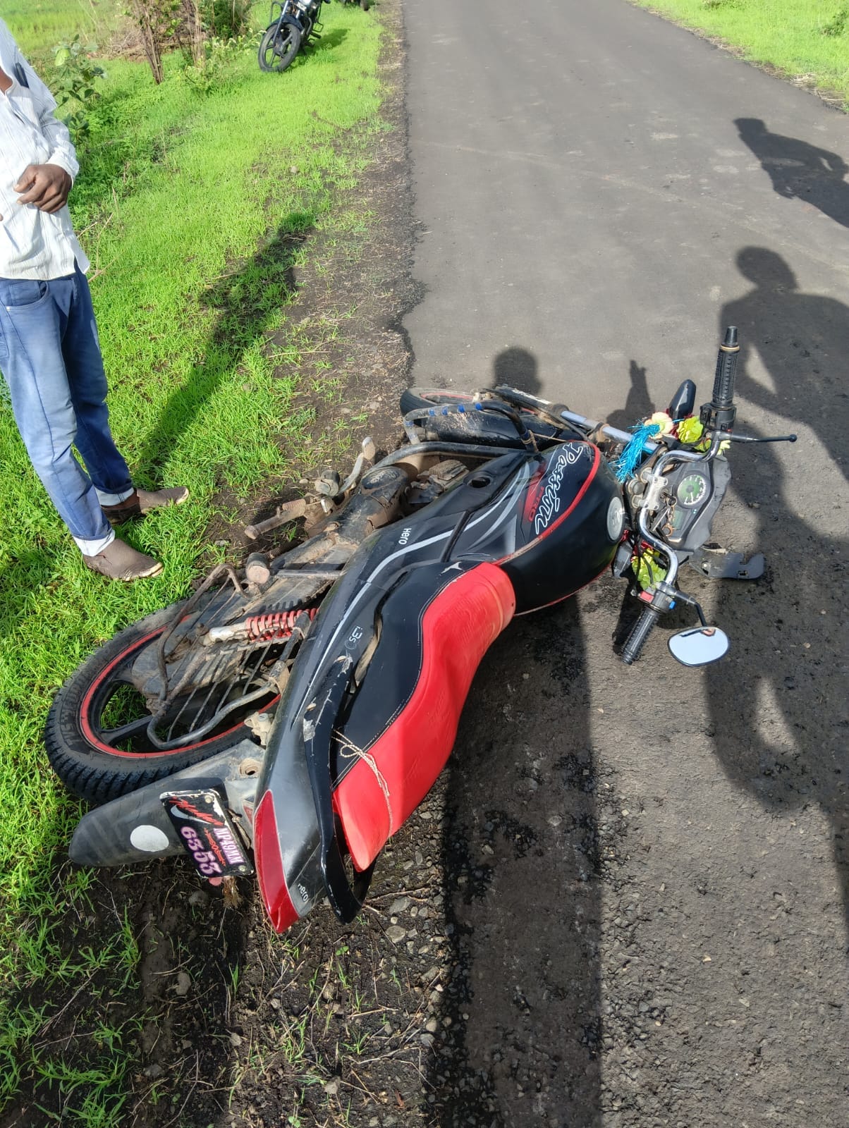 सागर थाना देवरी क्षेत्र में मोटर साइकिल सवार को अज्ञात वाहन ने मारी टक्कर, गंभीर रूप से घायल व्यक्ति को डायल-112 जवानों ने एफ आर व्ही वाहन से पहुँचाया अस्पताल।